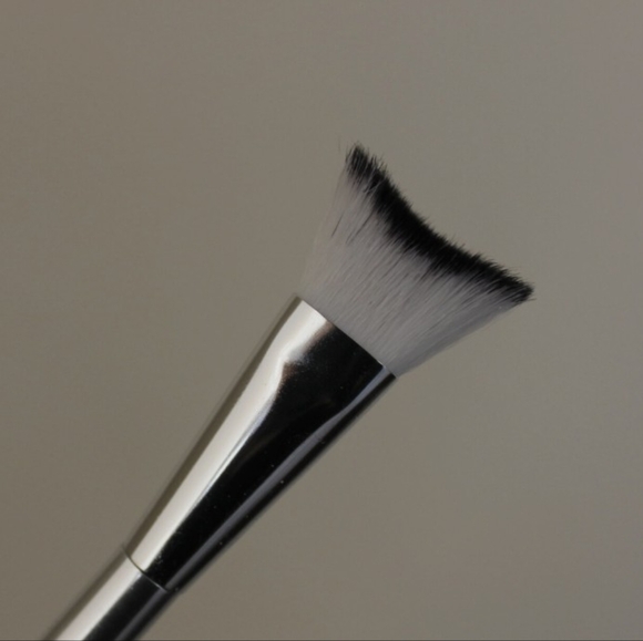 CLEAN SWOOP BORBOLETA EYELASH CLEANING BRUSH - Picture 1 of 8